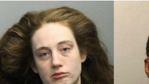 La madre del niño Brittany Hyc, de 28 años, fue acusada de poner en peligro a su hijo y su novio, Dejon Waters, de 21 años, fue acusado de asesinato en primer grado.