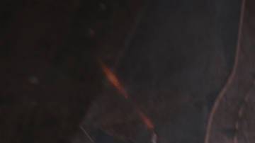 La ilustración muestra la nave espacial Crew Dragon de SpaceX y el lanzamiento del cohete Falcon 9.