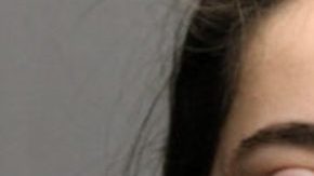 A Emily Petronella se le acusa de intentar asesinar a tiros a un agente de policía de Chicago.