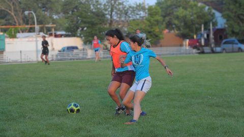 Cicero Jaguars buscará jugadoras el 30 de marzo en Chitown de 1 pm a 3 pm. (Javier Quiroz / La Raza)