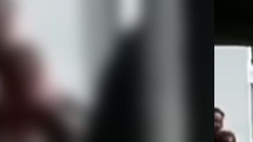 El padre se molestó porque su hija no fue a la escuela y se escapó con sus amigos,