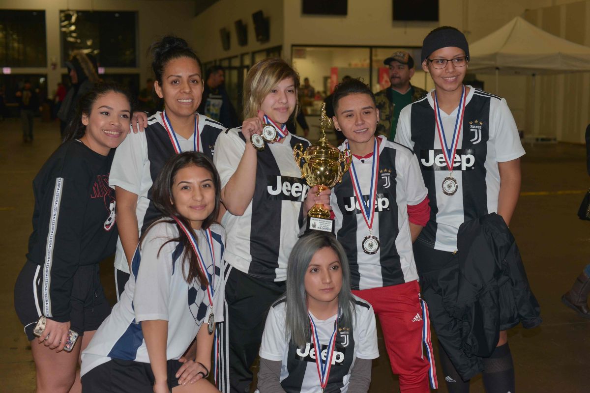 La Liga Jalisco tuvo su primera final de invierno y premió a las campeonas del futbol femenil en Chicago. (Javier Quiroz / La Raza)