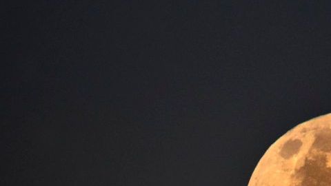 Parecía que la Luna se movió "hacia atrás".