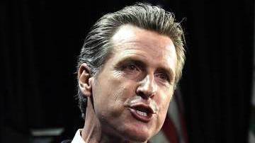 Newsom llamó mentiroso al presidente Trump