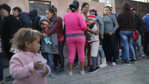 La ciudad ha recibido a miles de personas, incluyendo familias que llegaron a la frontera como parte de las caravanas centroamericanas
