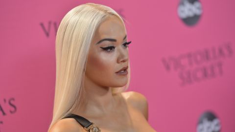 Rita Ora aprendió a hablar español.