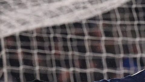 El padre de Neymar afirma que ya está negociando una renovación con el Paris Saint-Germain.