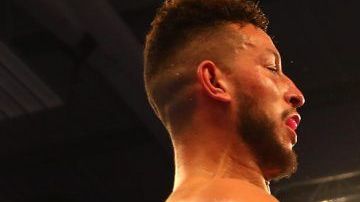 El inglés Sam Maxwell noqueó al límite al francés Sabri Sediri en Leicester, Inglaterra.