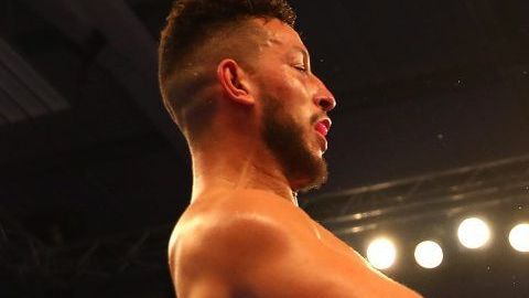 El inglés Sam Maxwell noqueó al límite al francés Sabri Sediri en Leicester, Inglaterra.