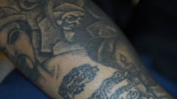 Los "maras" son conocidos por sus tatuajes.