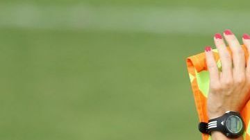 El machismo en el fútbol italiano volvió a manifestarse en voz de un comunicador, ahora contra una juez de línea.