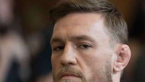 McGregor (izq) compareció en un Tribunal de Brooklyn en abril 2018