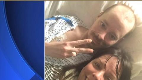 Jay Barrett y su hermana Bridgette Hoskie