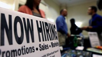 El desempleo ha intensificado la competencia por contratar trabajadores./Archivo