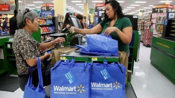 El 14% de los trabajadores de Walmart son latinos./Archivo
