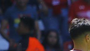 El festejo de Antonio Ríos con los Diablos Rojos del Toluca que vencieron al Veracruz en el estadio Nemesio Diez.