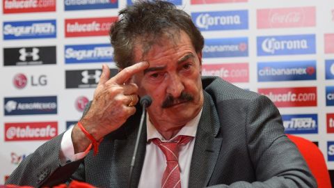 El técnico argentino Ricardo Antonio La Volpe, durante su presentación con el Club Deportivo Toluca.