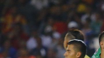 Ángel Mena festeja su doblete ante Morelia. León es líder en el fútbol mexicano.