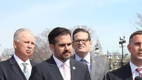 Darren Soto, congresista demócrata de Florida, presentó una iniciativa de ley en el Congreso para convertir a Puerto Rico en el estado 51. Lo acompañó el gobernador de la isla, Ricardo Rosselló.