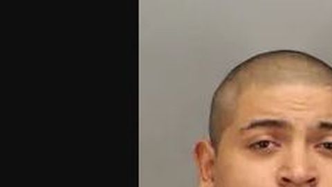 El sospechoso escapó del hospital donde había sido interrogado y se afeitó la cabeza.