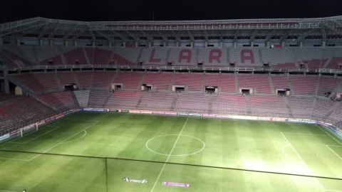 Así lució la noche del jueves el estadio del Deportivo Lara en Venezuela.