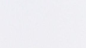 Thalía de negro y mostrando piernita en la alfombra roja