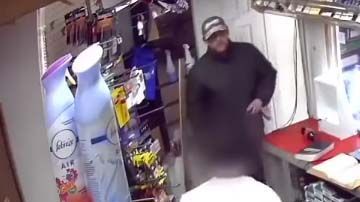 Tanto el empleado como el ladrón enfrentan cargos criminales.