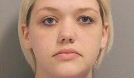 La maestra intercambios impropios con el alumno por Snapchat.