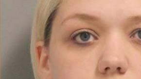 La maestra intercambios impropios con el alumno por Snapchat.