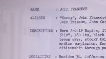 Parte de su grueso expediente