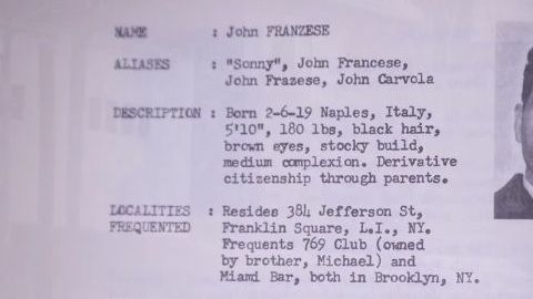 Parte de su grueso expediente