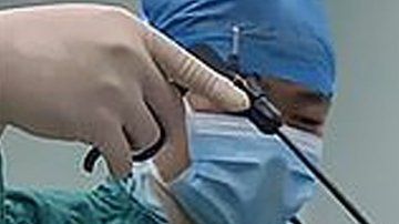 Imagen de las bolas magnéticas en el pene del menor.