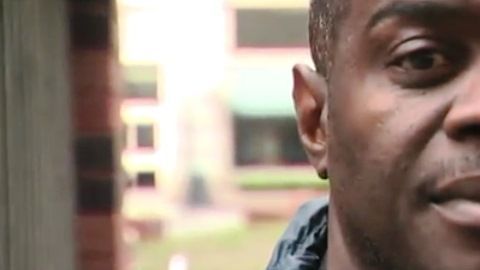 Pagó cárcel por una violación y un robo que no cometió