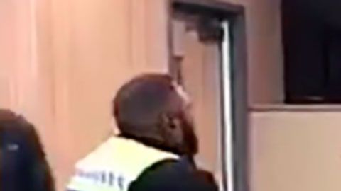 Los ánimos se caldearon entre unos clientes que no querían pagar y los empleados de McDonald's.