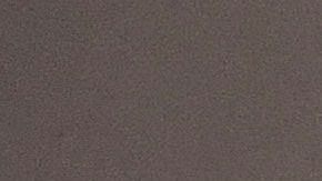 Los asientos de avión suelen ser estrechos.