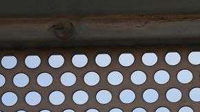 En toda la nación, unos 100 albergues hospedan a miles de niños y jóvenes inmigrantes cada año.