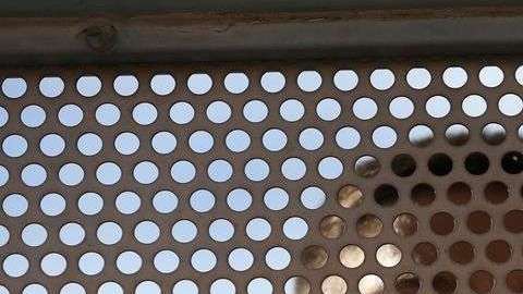 En toda la nación, unos 100 albergues hospedan a miles de niños y jóvenes inmigrantes cada año.