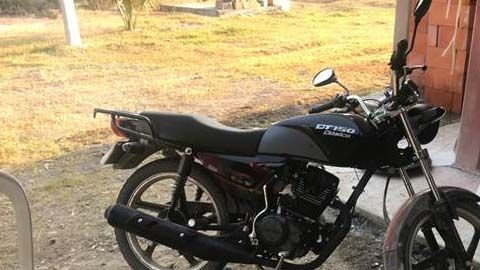 La moto Italika incautada por las autoridades.