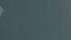 Hombre desnudo intenta abordar un avión.