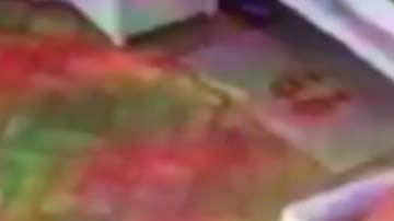 El padre del niño de 5 años que quedó atrapado publicó un video de vigilancia en su casa en Facebook sobre el incidente.