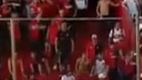 Los hinchas de Newells Old Boys amenazaron a los jugadores del club.