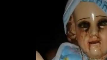 Así luce esta figura, bañada en sangre.