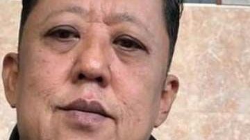 Arnon Rodthong busca con urgencia marido para su hija Karnsita.