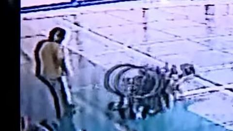 La joven sufrió varias y fuertes heridas en el rostro.