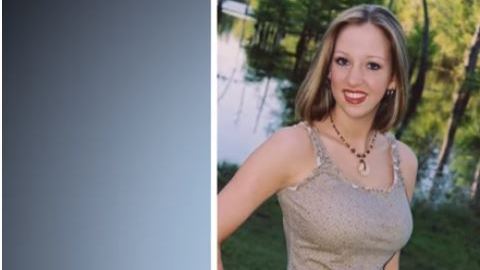 Desde los 14 años, Whitney tuvo que lidiar con el tamaño de su busto.