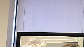 Pelosi en el Bajo Manhattan; De Blasio observa