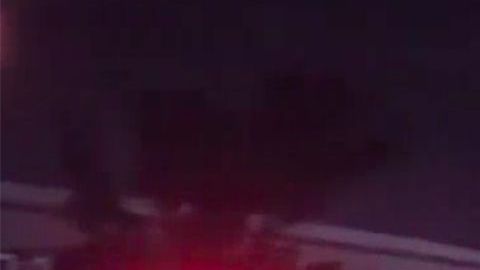 El conductor del otro vehículo huyó de la escena.