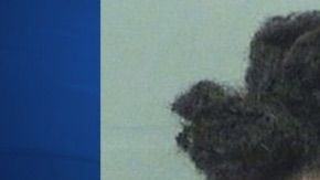 Una pareja olvida a uno de sus hijos en el parque.