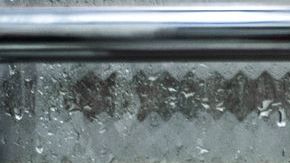 La madre no se podrá acercar al menor por unos seis meses.