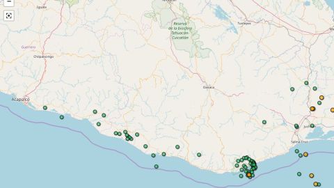 El enjambre de temblores en la costa de Oaxaca, a la derecha, debajo.